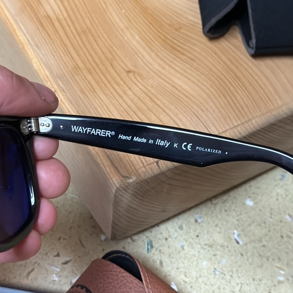 Ray-Ban Original Wayfarer Classic in Polished Black, Green lenses, Polarized - Picture 5 of 6